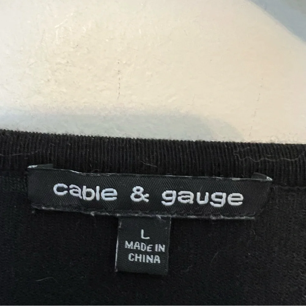 Cable & Gauge Black V-Neck Sweater Whimsigoth Ruffle Large 3/4‎ sleeves